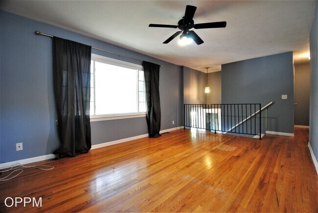 Building Photo - 4 br, 2 bath House - 10934 Leavenworth St