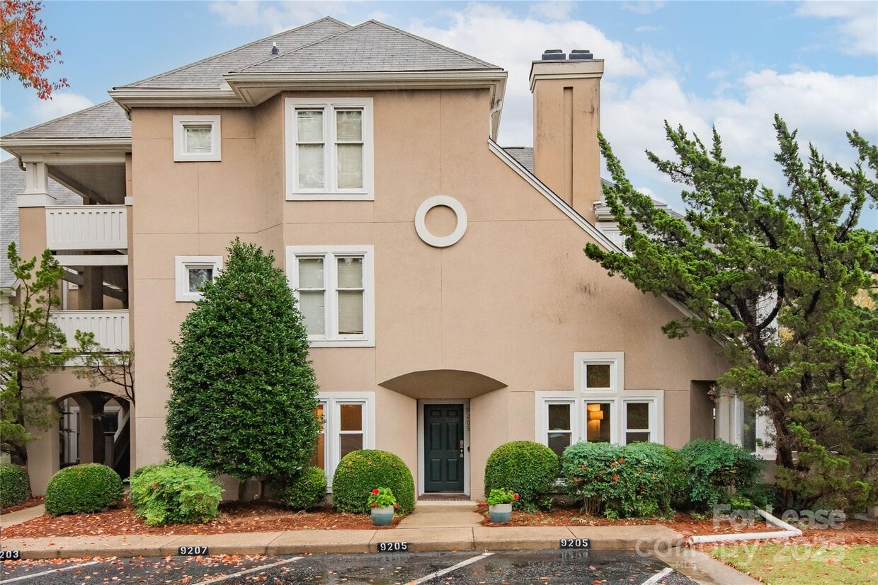 Foto principal - 9205 Ravenwing Dr