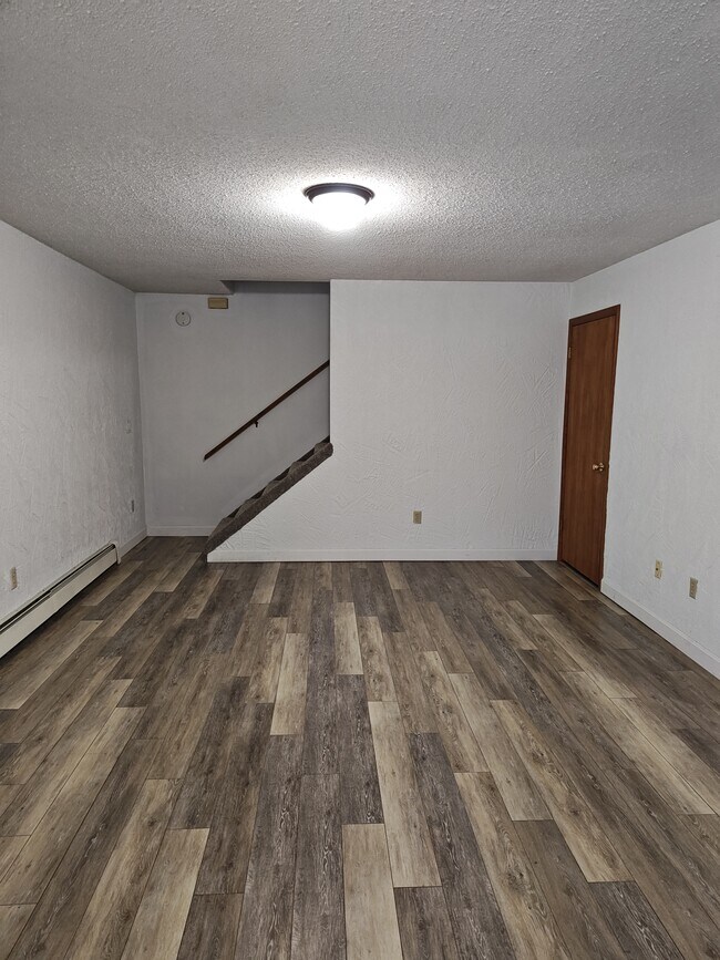 Building Photo - 621 N Rogers Ave