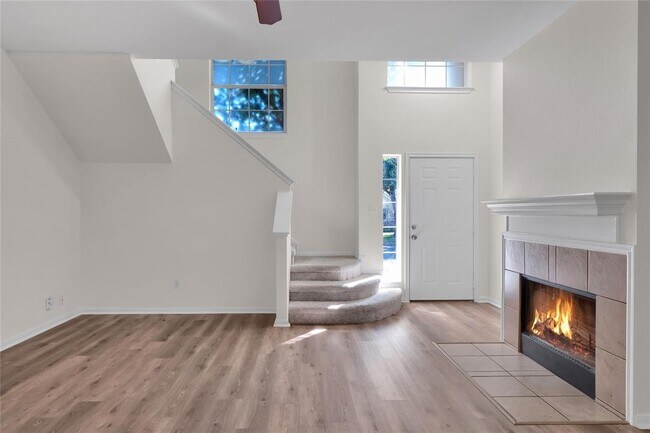Building Photo - 6004 Mesa Verde Cir