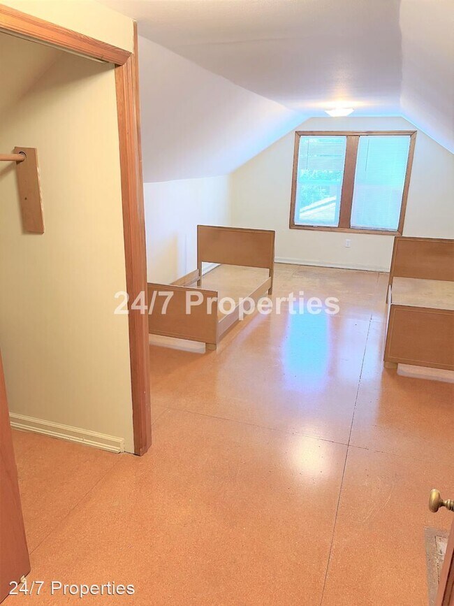Building Photo - 4 br, 2 bath House - 2135 NE 112th Ave.