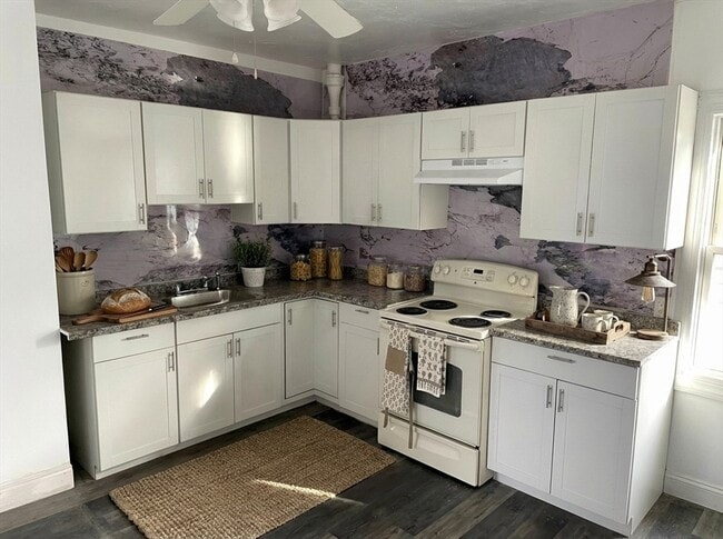 Building Photo - 49 Carpenter St