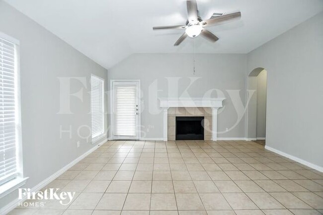 Building Photo - 205 Wooded Creek Ave