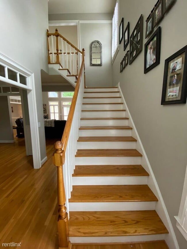 Building Photo - 6 br, 4.5 bath House - 4067 Andover Circle...