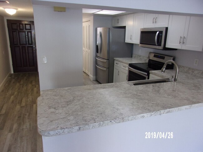 Building Photo - Oceanfront 3 BR Condo