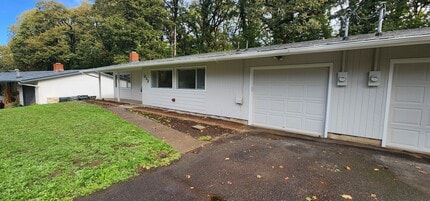 Building Photo - 230-232 NE Azalea Dr