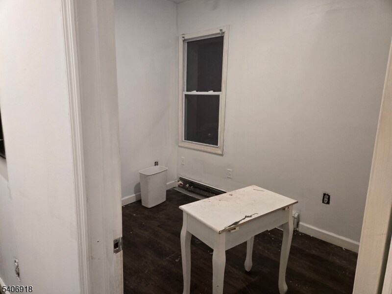 Foto del edificio - 38 11th Ave W