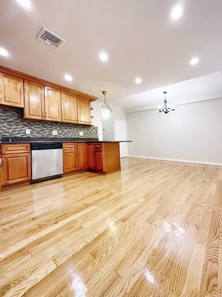 Photo - 90 George St House