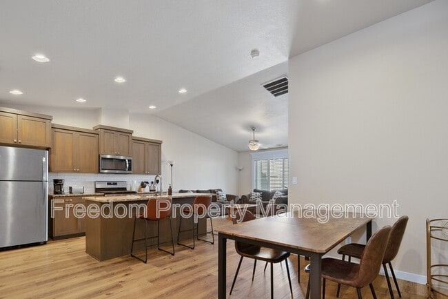 Building Photo - 1824 E Ringneck St