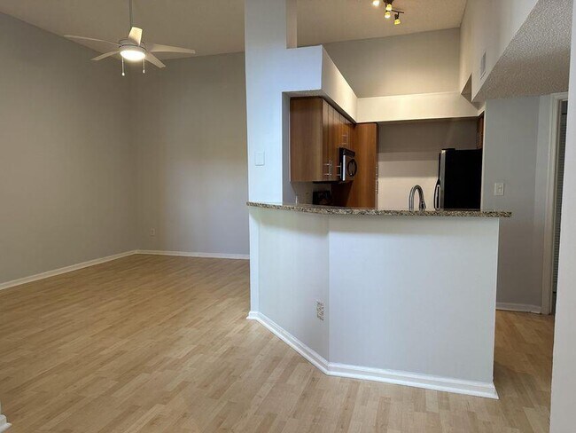Building Photo - 1385 Crystal Way