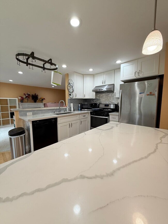 Building Photo - Beautiful 4BR Home in Kirkland Highlands – Prime Location