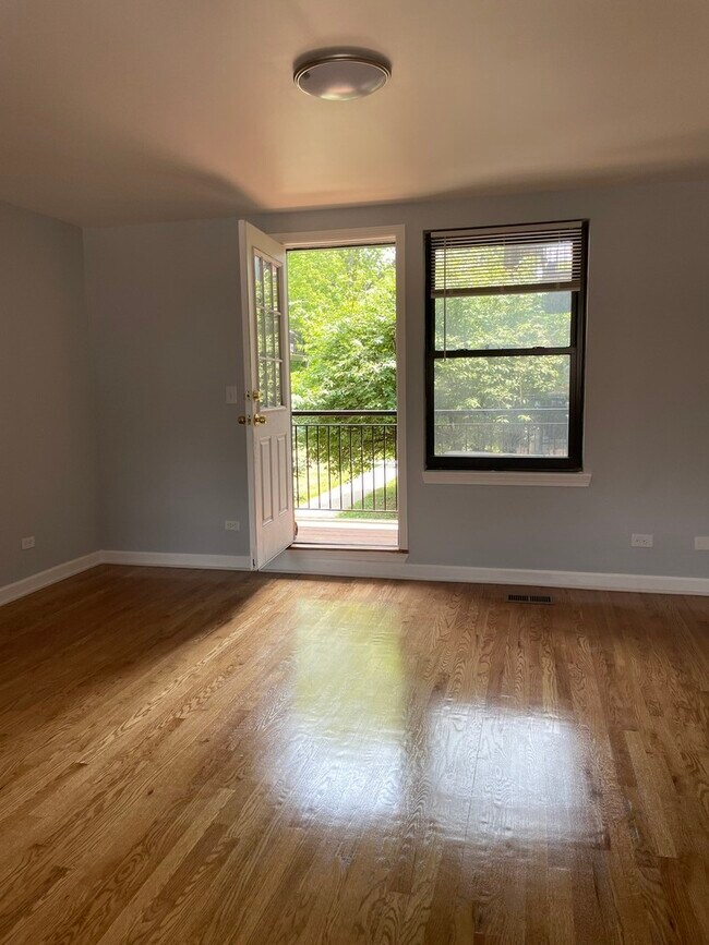 Foto del edificio - 7318 N Winchester Ave