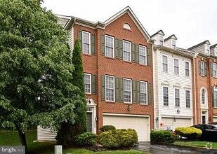 Building Photo - 2304 Lennon Ln