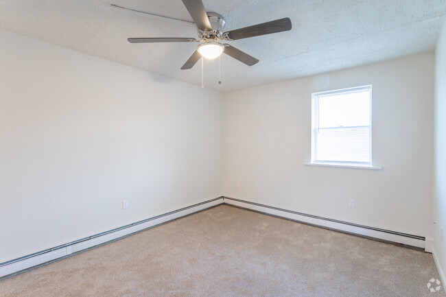 1 BR 1 BA - Bedroom - Riveredge Square Apartments