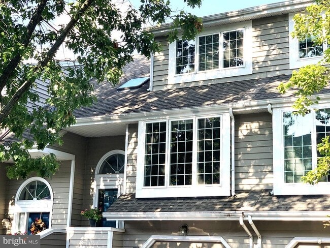 Building Photo - 11 Cabot Dr