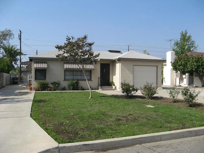 8556 Kempster Ave