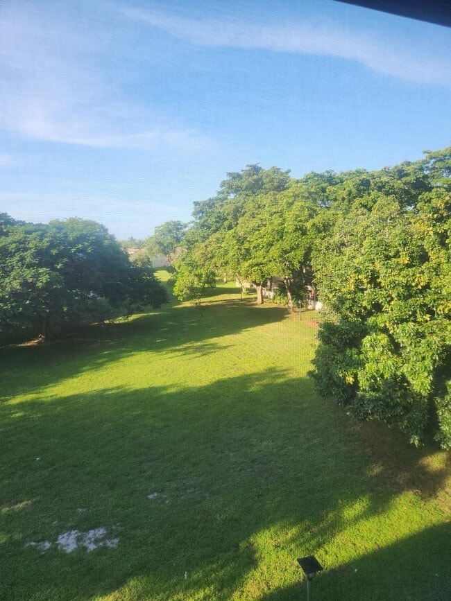 Foto del edificio - 613 S State Rd 7