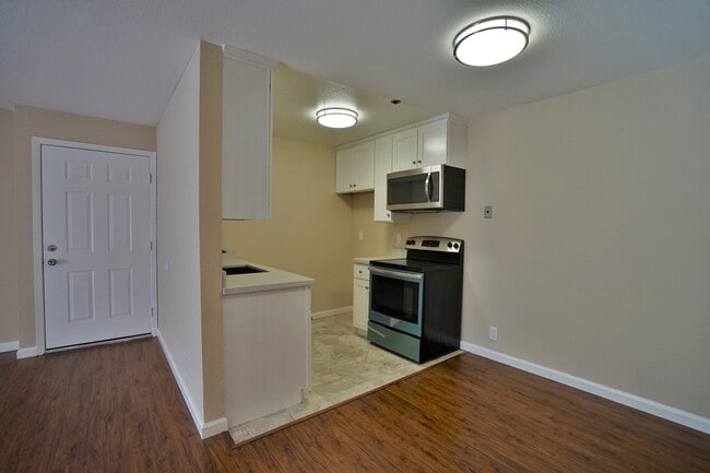 Building Photo - Renovated 2 Bedroom 1 Bath Condo w/ Balcony! -- COMING SOON !!!
