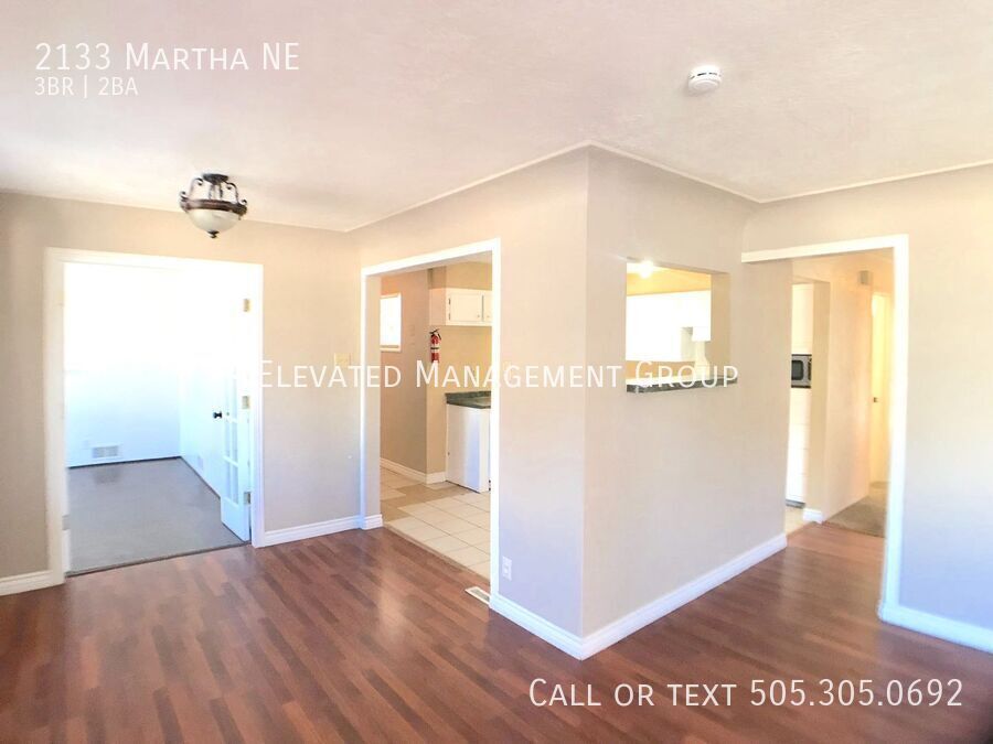 Foto principal - Nice 3 bedroom in Northeast Heights! Washe...