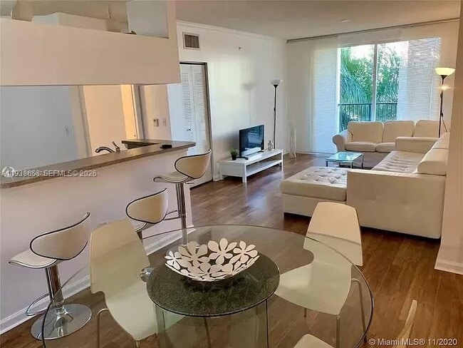Foto del edificio - 17150 N Bay Rd