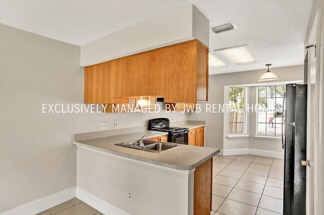 Foto del edificio - 5512 Bennington Dr