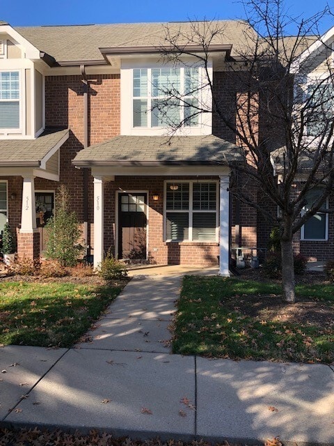 Primary Photo - 2 Bedroom Townhouse with Private Bathrooms...