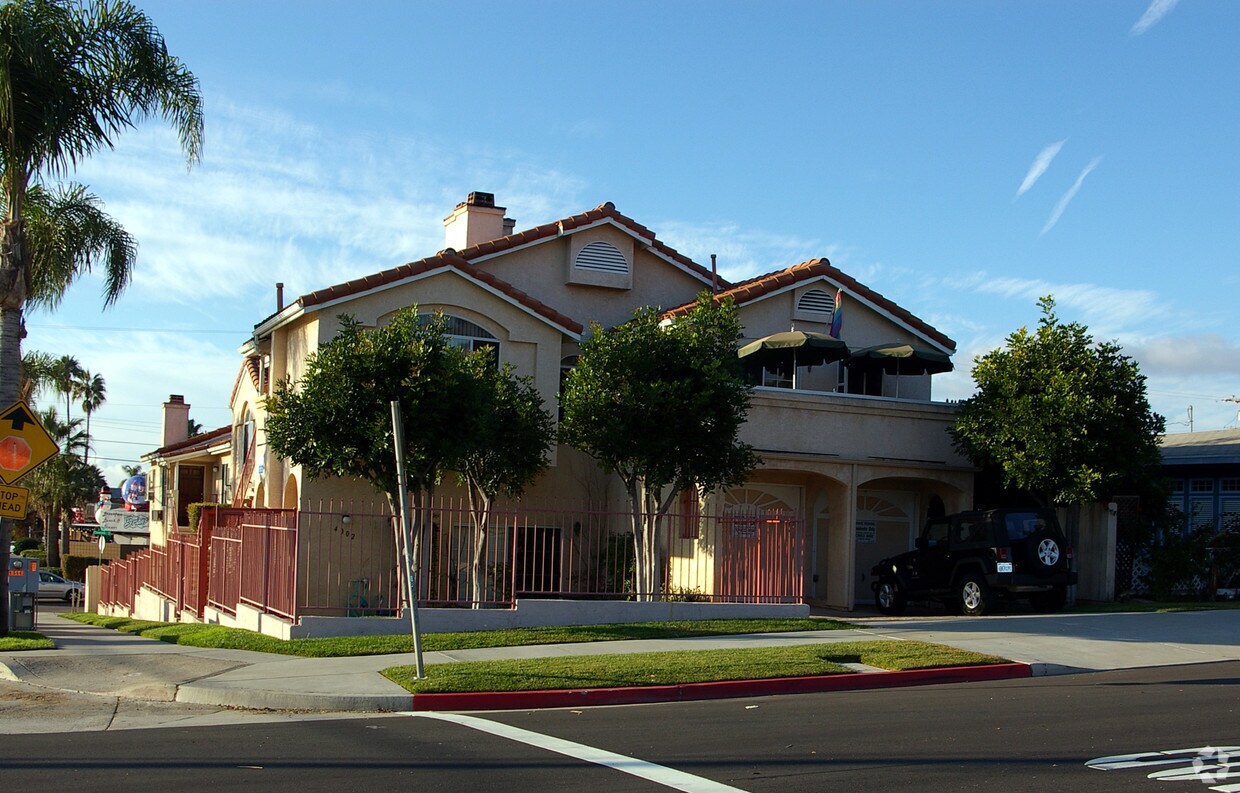 Building Photo - 4002-4006 Normal Ave