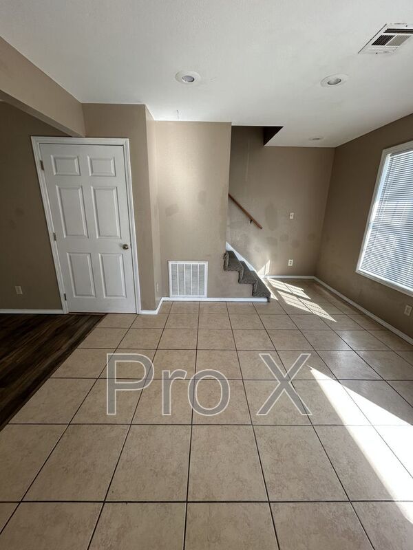 Building Photo - 713 E Monroe St