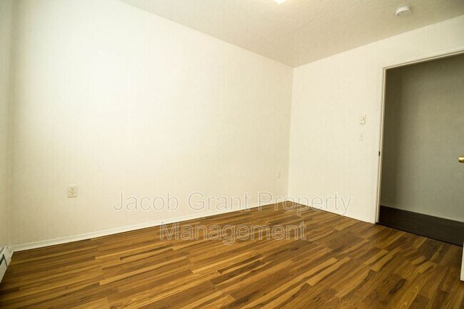 Building Photo - 375 Golden St