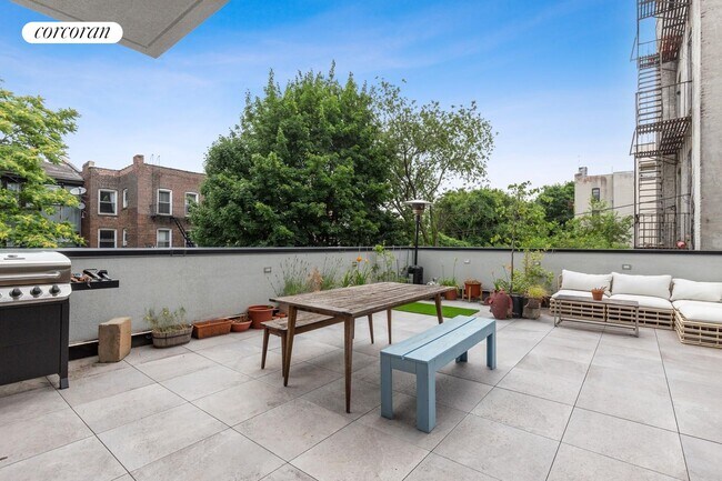 Foto del edificio - 679 Franklin Ave