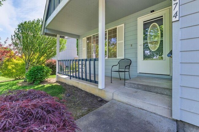 Foto del edificio - Forest Grove Single Level Home with Garage and Extra Flex Space!