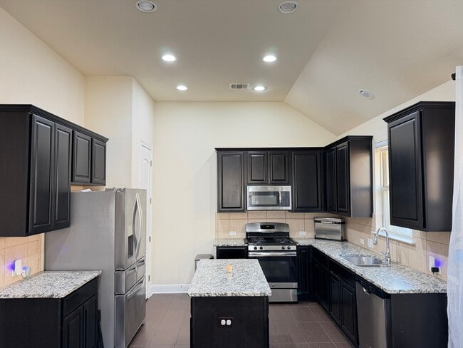 Foto del edificio - 2432 Granite Hill Dr