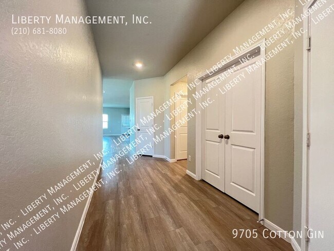 Building Photo - 3 Bedroom, 2 Bath Home with an Office near...