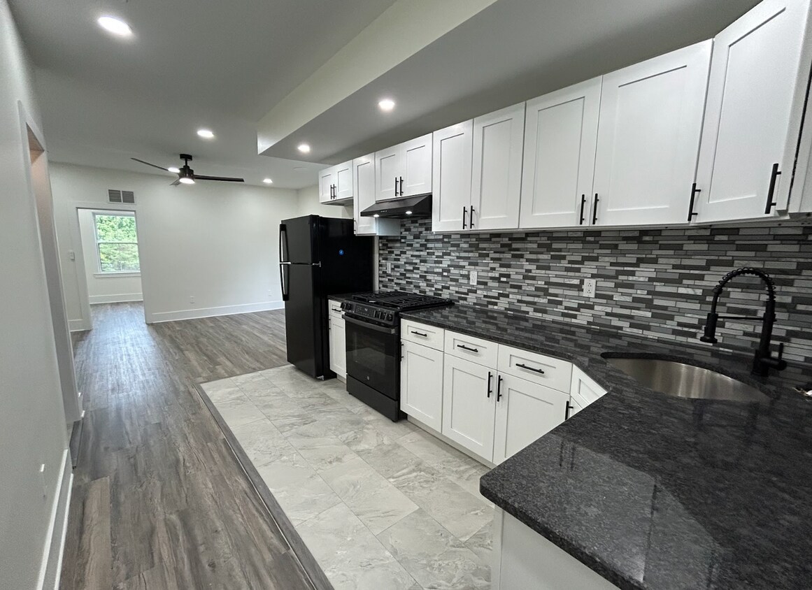 Primary Photo - Modern Living Just Steps from Temple Unive...