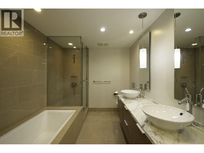 Photo du bâtiment - 1111 Alberni St