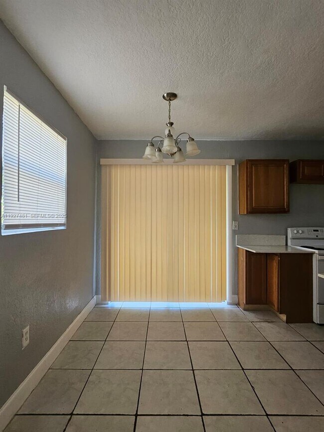 Foto del edificio - 701 N 70th Ave