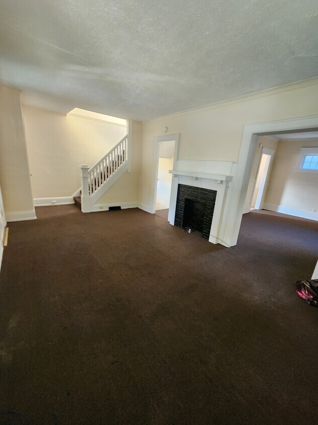 521 Raspberry St, Erie, PA 16507 House for Rent in Erie, PA