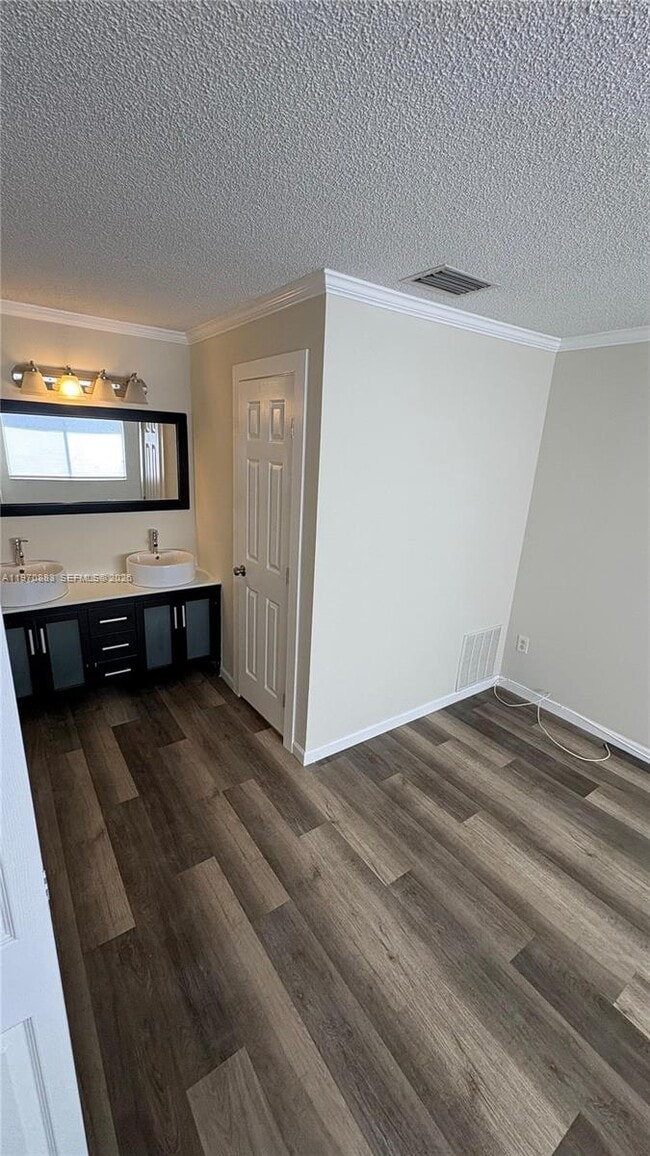 Foto del edificio - 9701 W Daffodil Ln