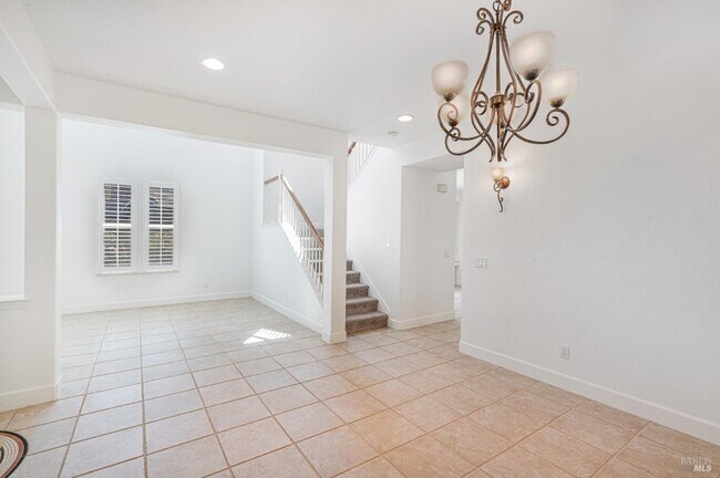 Building Photo - 525 Sauvignon Pl