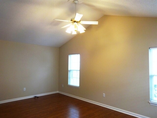 Foto del edificio - 24 Sunny Glen Drive