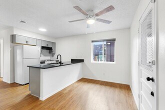 Building Photo - 1118-1120 Hazelton St