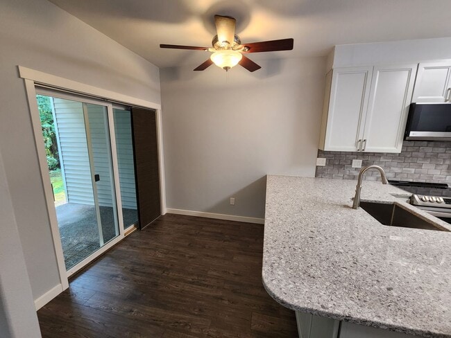 Building Photo - REMODELED Ground Floor Condo - Close to Wo...
