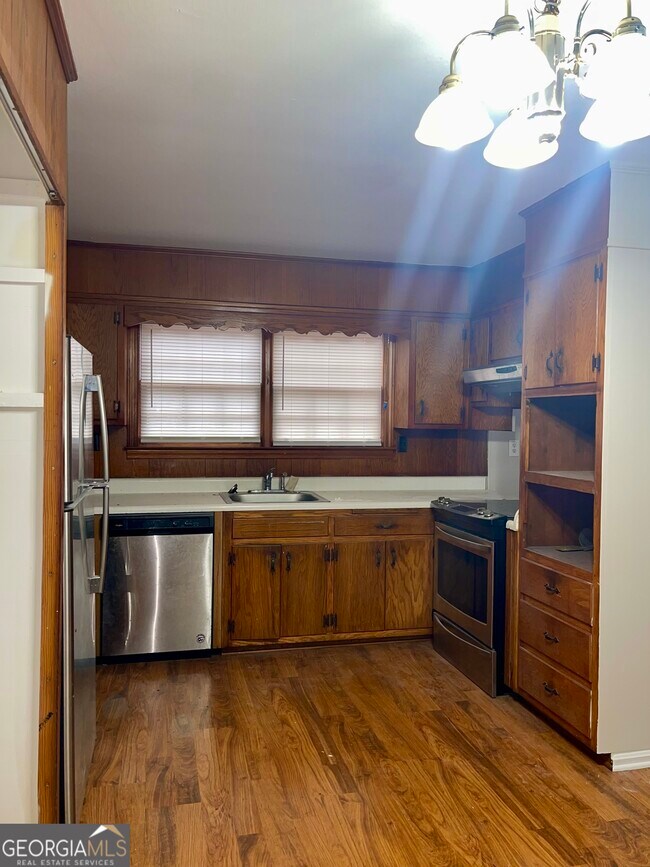 Foto del edificio - 5017 East St