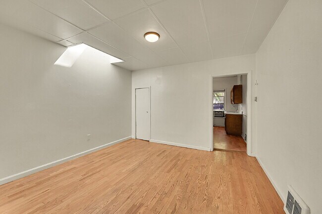 Building Photo - $1,495.00 - 1 Bedroom, 1 Bathroom, Multipl...