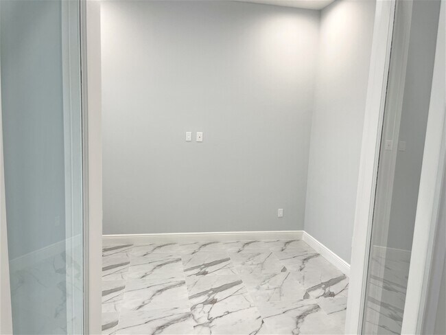 Foto del edificio - 2343 37th Ave NE
