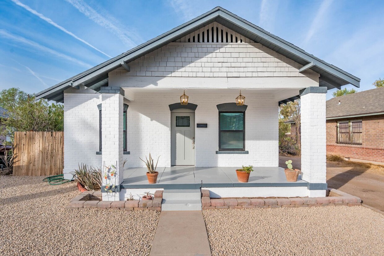 Foto principal - Remodeled Historic 2-bed Home Central Phx