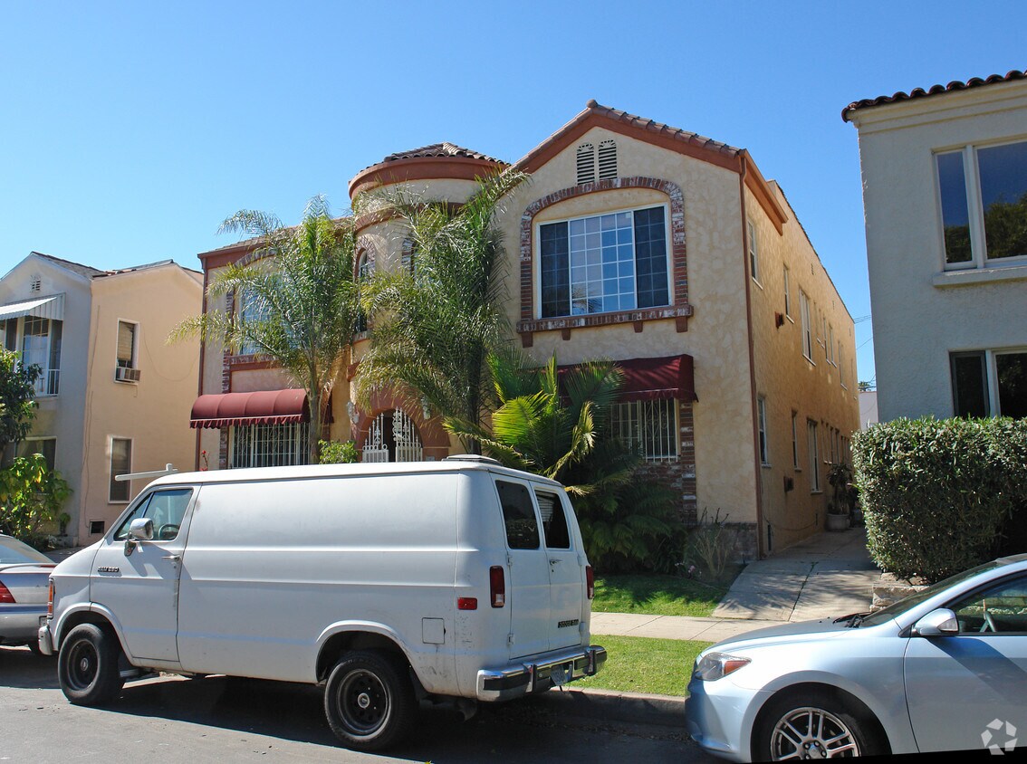 Foto del edificio - 327 N Sierra Bonita Ave