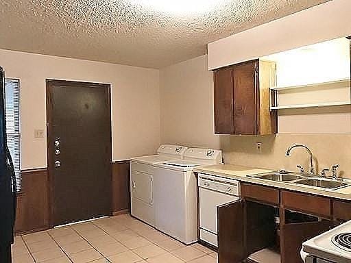 Building Photo - 2213 Vanderbilt Ct
