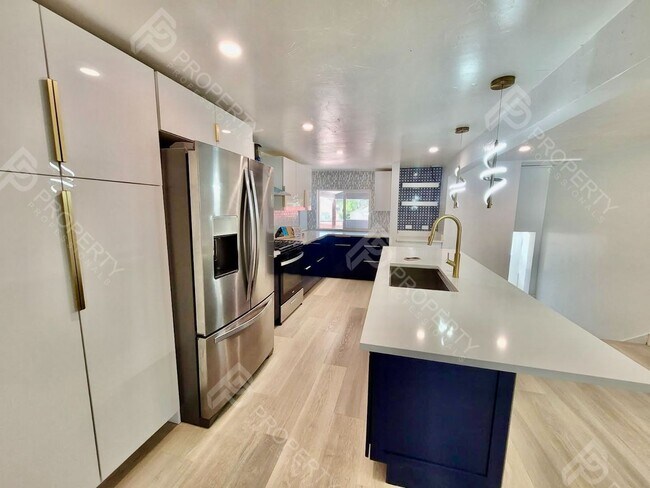 Foto del edificio - 4 Bedroom Home in Downtown Rifle for Rent
