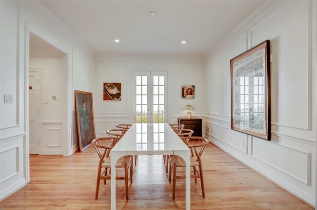 Foto del edificio - 2703 Mid Ln